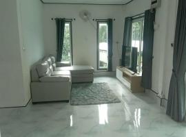 private house khlongnin: Phra Ae beach şehrinde bir otel