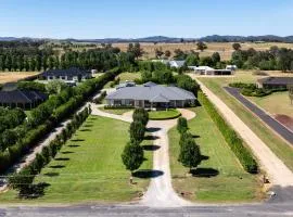 Putta Bucca Manor - Poised Poolside Country Living