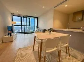 3BR Central Luxury Apt with Top Ocean View