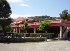 Pozzo al Moro Village: Marina di Campo şehrinde bir otel