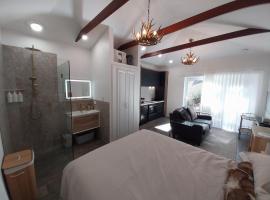 Elks Nook Retreat - Luxurious Escape - Perth Hills, chalet i Byford