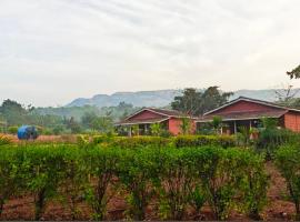 Tadmal Retreat N Resort, hotelli kohteessa Pen