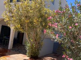 Appartement tout confort à Zarzis, bord de plage, Hotel in Sangho