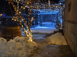 Madoyans Rest House, hotel em Antarut