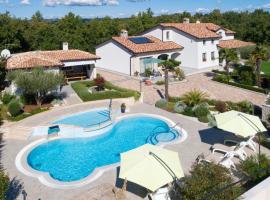 Family villa Filton with wellness in Vizinada, hotel en Markovac