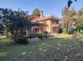 Bungalow near Hotel vivanta, Hotel in Pātan