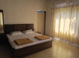 Hornbill, homestay a silent place, an entire bungalow to relax n enjoy, hotel em Shrivardhan