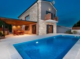 Beautiful Villa Baraka with pool near Pazin