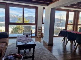 Chalet Triplex aux Angles vue sur le lac et au pied des pistes, viešbutis mieste Lez Anglis