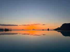 Therasia Resort Sea and SPA - The Leading Hotels of the World, Hotel am Strand in Vulcano