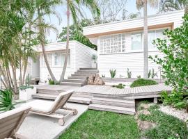 Bask & Stow I Luxe Guesthouse, hotel v destinácii Byron Bay