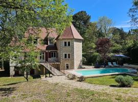 Appartement indépendant : tranquillité, forêt et piscine, hôtel à Chancelade