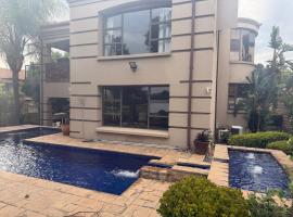 The Country Hole Haven, hotel em Centurion