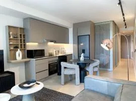 Modern 1 Bed at The Braemar in Green Point with Parking