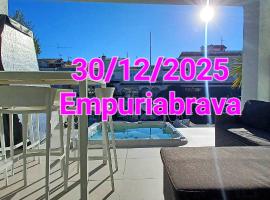 Empuriabrava 500m de la plage de la Rubina, hotel in Empuriabrava