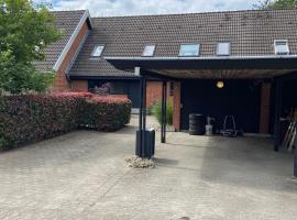 Rækkehus tæt på skov, sø og by, hotel in Viborg