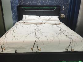 FARISHTAs house two bedroom apartment, hotel i Corsico