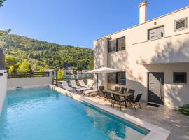 Villa Dida Bozo by Villas Guide โรงแรมในบลัตเซ