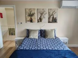 Clifton House O2 & Excel Rooms with private bathroom and Breakfast option