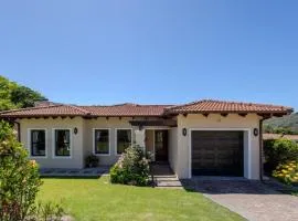 Secure Estate Gem next to Golf Course