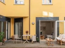 Luxury 2-Story Townhouse In City Centre