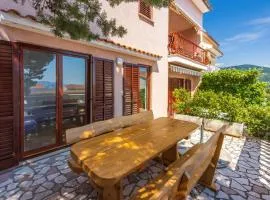 Cozy Apartment nur 250 Meter zum Strand mit Meerblick, Grillplatz, Privatparkplatz