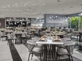 Novotel Suites Manila at Acqua