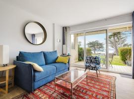 appartement "La Brise" vue mer, hotel in Lancieux