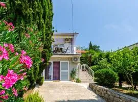 Helles Apartment nur 240 Meter zum Strand mit Meerblick, Grill, Privatparkplatz