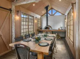 Galbraith Beach Studio 1 - steps away from beach