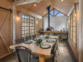 Galbraith Beach Studio 3 - steps from the beach, Hotel in Marengo