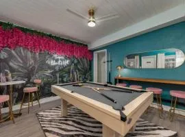 10 Minutes to Downtown with Jacuzzi, Pool Table, Ping Pong, and BBQ