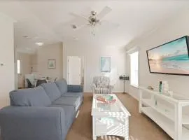 Pool, Pickleball, Gym, Playground Near Disney