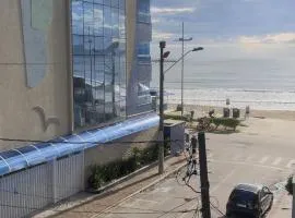 Apartamento compartilhado na quadra do mar