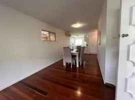 Family, Budget and Pet friendly by Custom Bnb Hosting