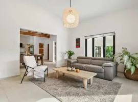 3BR Stylish Family House 3 Bath BBQ Pool