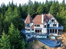 Luxurious Mountaintop Retreat with Stunning Views