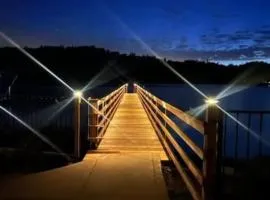 Boat Dock - Lake Front - Dog Friendly - Sleeps 23