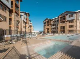 Ski in and out-King-Canyon-Silverado-Coffee and Tea Bar-Steam-Pool-Hot Tub