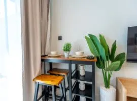 Sleek & Modern Studio - Maryah Vista