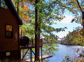 Hocking Hills Lake Gem with Hot Tub, Dock, 100 Acres, hotel in Hamden