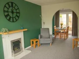 Modern Stylish 3 Bed Home Stafford - Pass the Keys