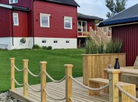 Stort hus ved sjøkanten, Hotel in Karlsøy