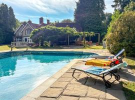 6 Bed in Haslemere oc-c34083, hotel v destinaci Haslemere