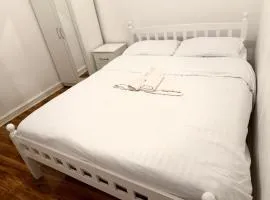 Rayan's Lodge Stratford London by OYO