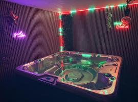 Homely Stay Sauna, Jacuzzi and Free Parking, hotel en Dobrzewino