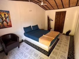 Footsteps Eco-Lodge, hotel in Gunjur