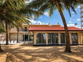 Lankahuts, hotel v Negombu