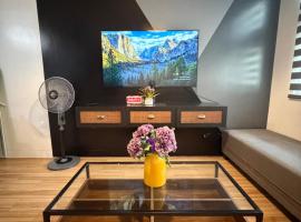 Holland Park Condominium, hótel í Jalang