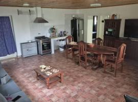 Complejo Casablanca Plottier, khách sạn ở Plottier